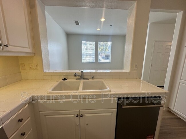 Building Photo - 3003 Shenandoah Dr