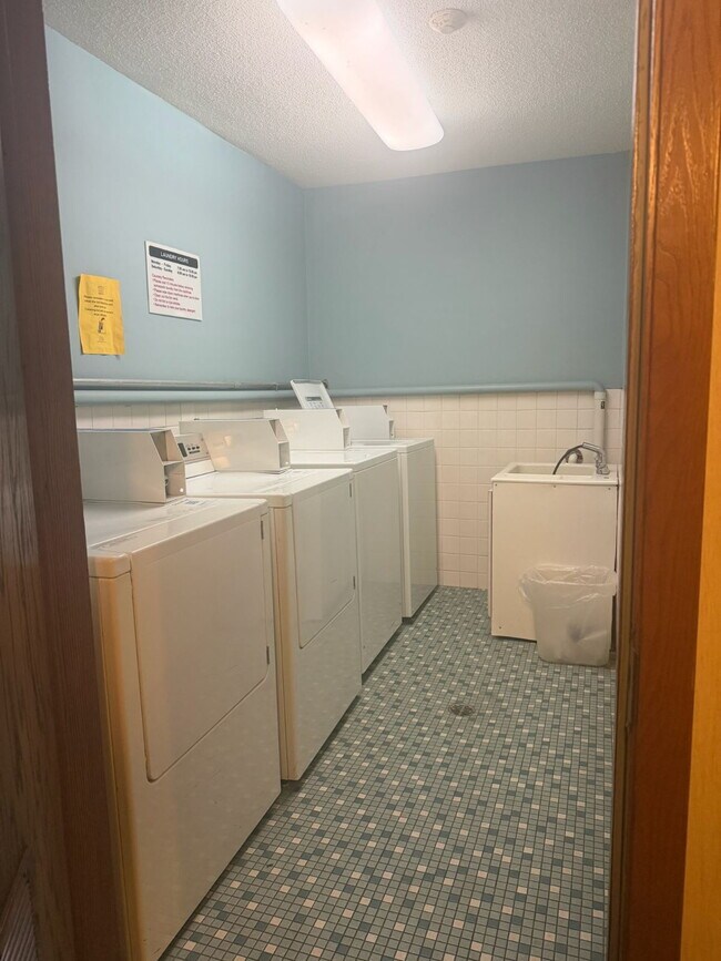 Building Photo - Beautiful 1-bed, 1-bath condo in Roseville