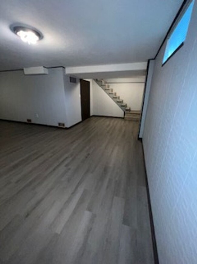 Building Photo - 3 Bedroom House for Rent