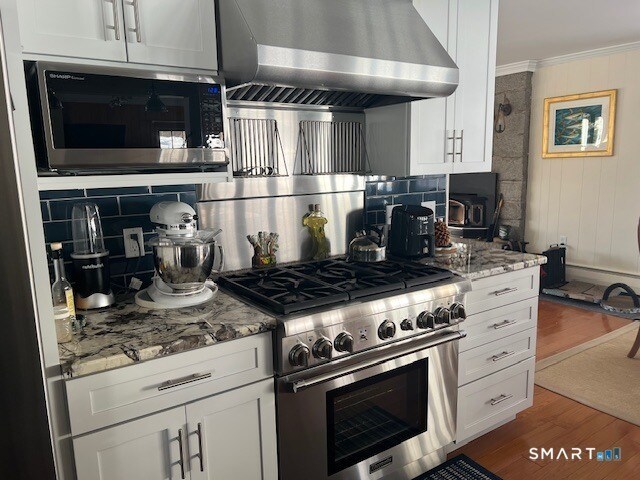 Building Photo - 51 W Lake Ave