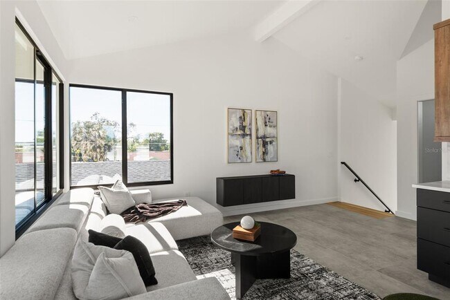 Building Photo - 870 Carver St