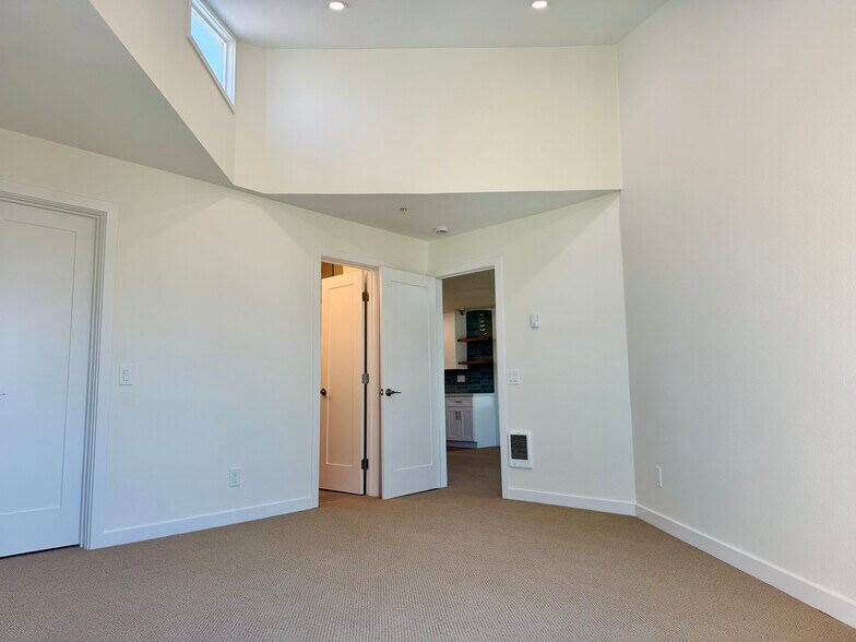 Building Photo - 4465 Ocean Blvd