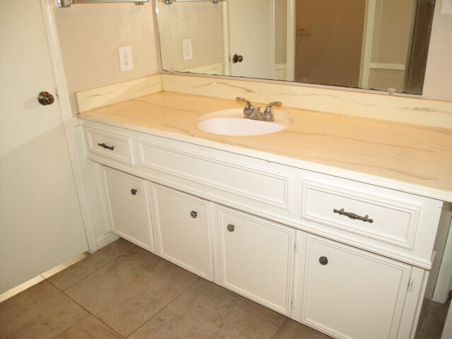 Building Photo - 702 Oder Ln