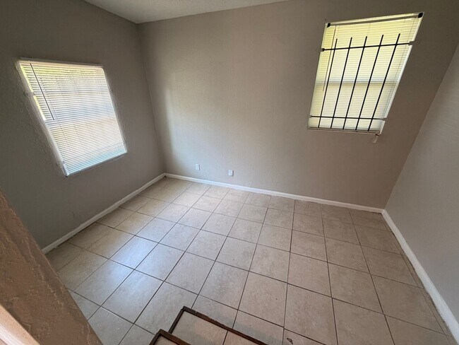 Building Photo - Spacious, updated 3/1 with bonus room and large utility room