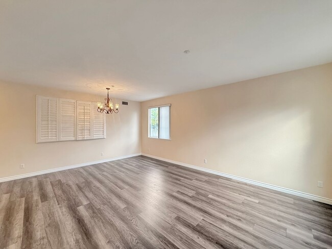 Building Photo - Beautiful 5B/3BA Home in Vista Available for Rent!