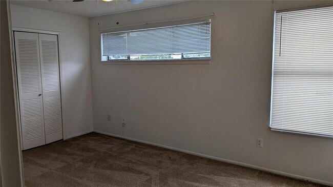 Building Photo - 2704 Tally Ho Ave