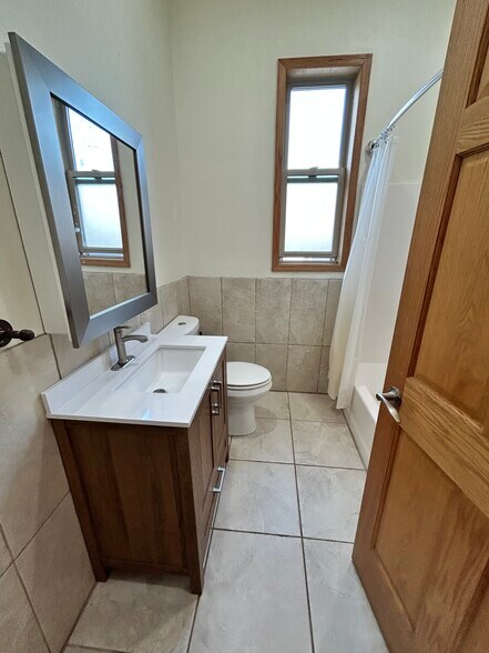 bathroom - 219 N Franklin St