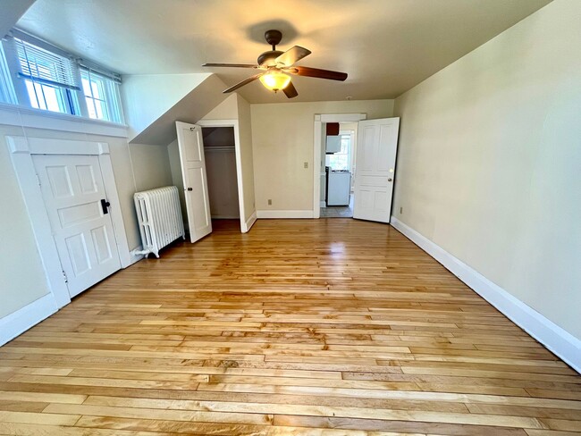 Building Photo - 3956-3958 N Murray