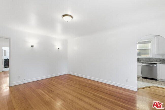 Building Photo - 1307 S Longwood Ave