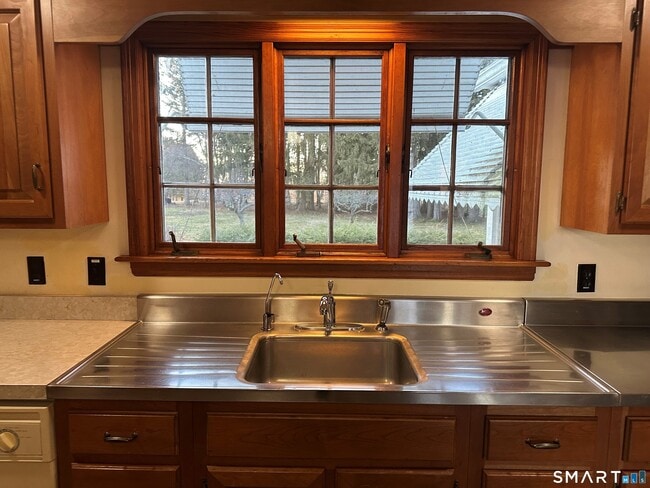 Building Photo - 989 N Farms Rd