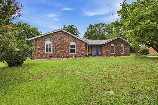 Building Photo - 4812 Sierra Dr