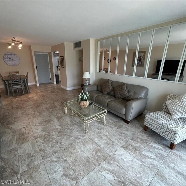Building Photo - 260 Seaview Ct