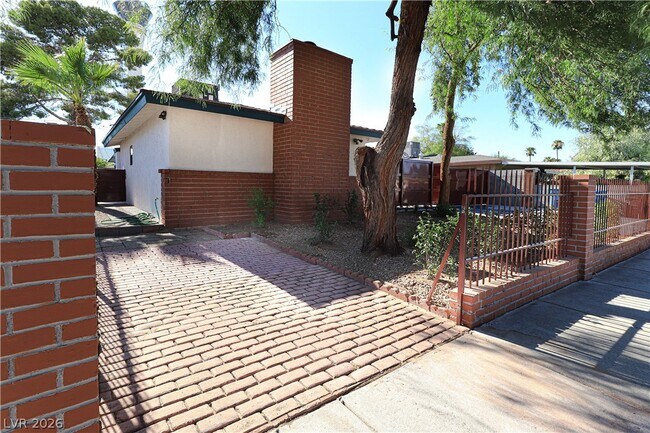 Building Photo - 2100 Santa Ynez Dr