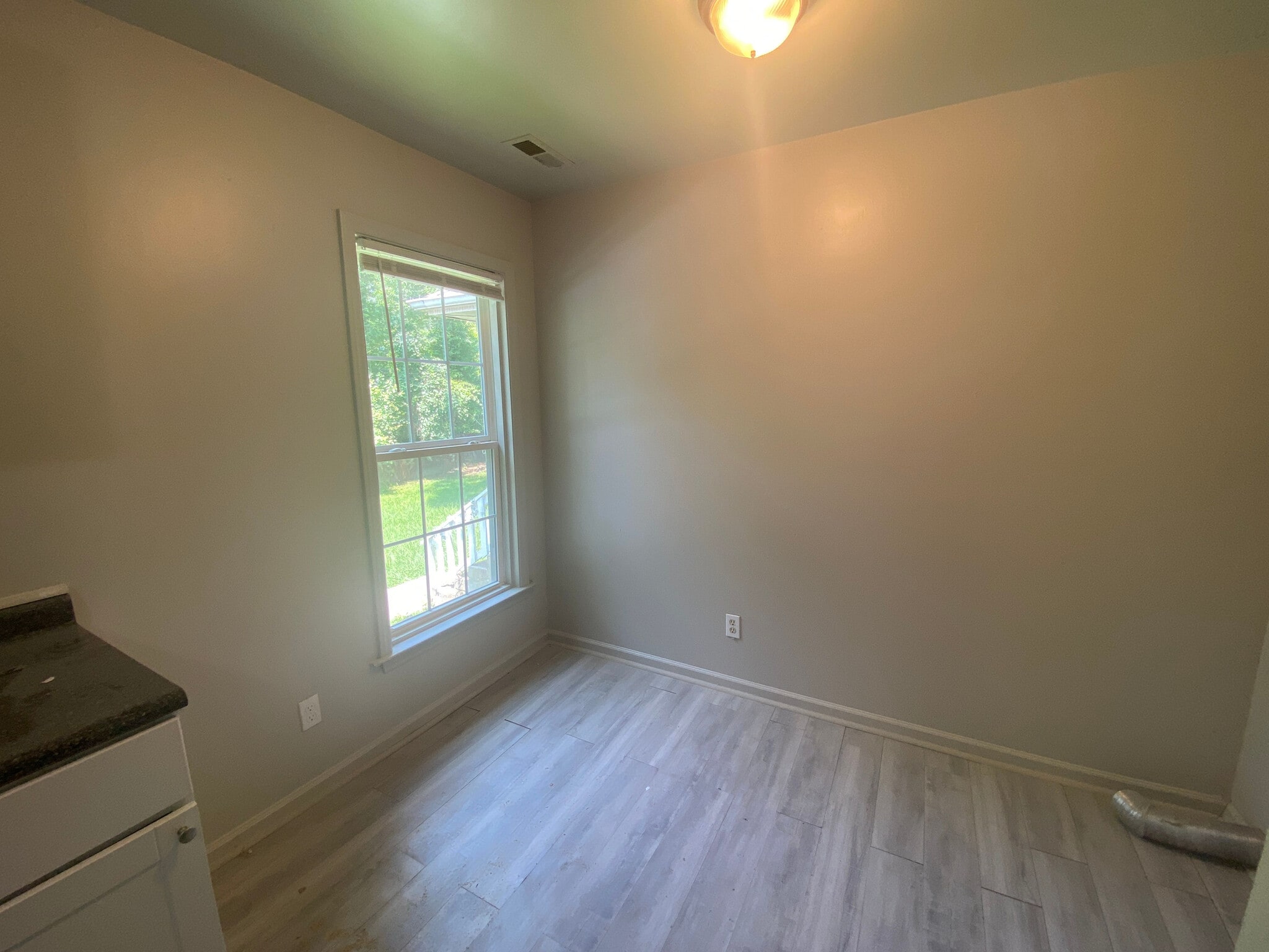 Building Photo - Room in Duplex on Beck St