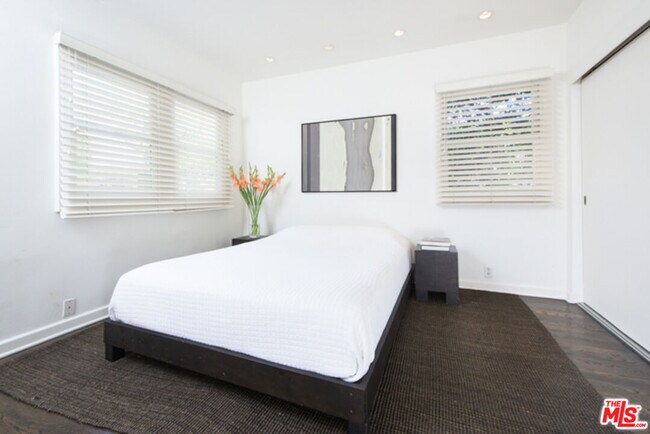 Building Photo - 8842 Dorrington Ave