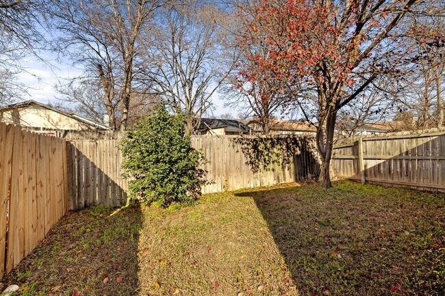 Building Photo - CV-AUS12130 Thompkins