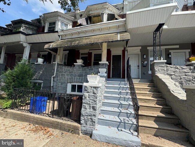 Building Photo - 5711 Chestnut St