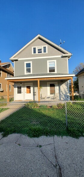 Building Photo - 522 Newton Ave N