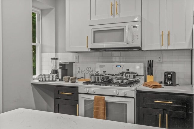 Building Photo - 4821 Walnut St