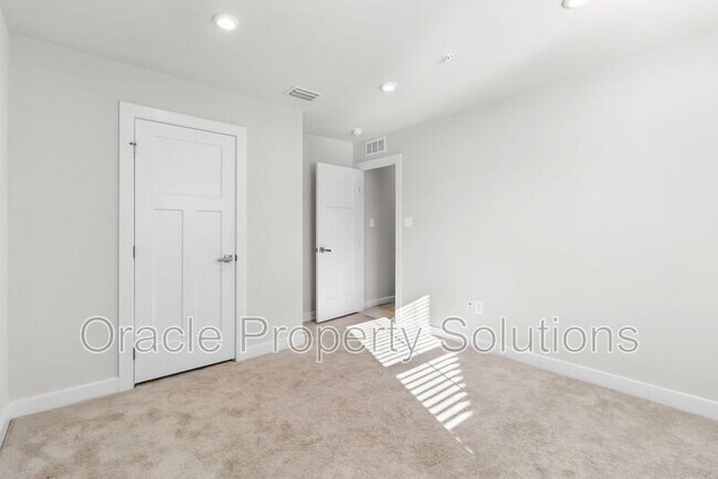 Building Photo - 2305 Wadlow Ln
