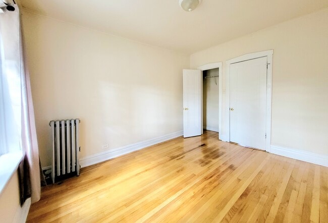 Building Photo - 3406 W Berteau Ave