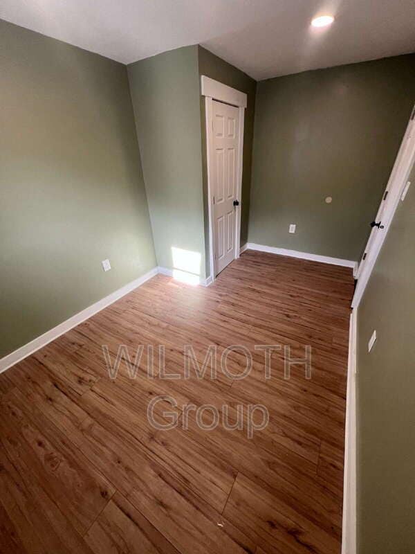 Building Photo - 2530 N Temple Ave