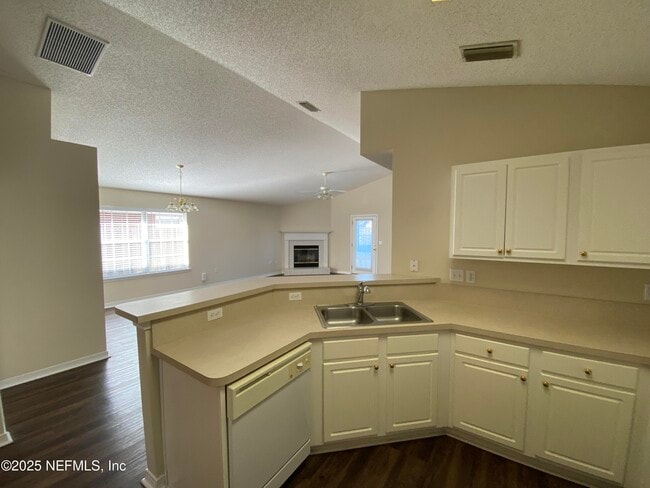 Building Photo - 2615 Creek Ridge Dr