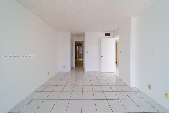 Building Photo - 2741 Taft St