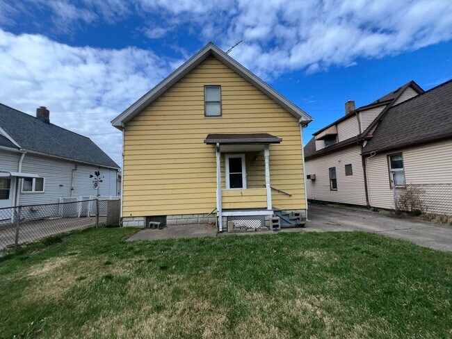 Building Photo - 4091 E 56th St