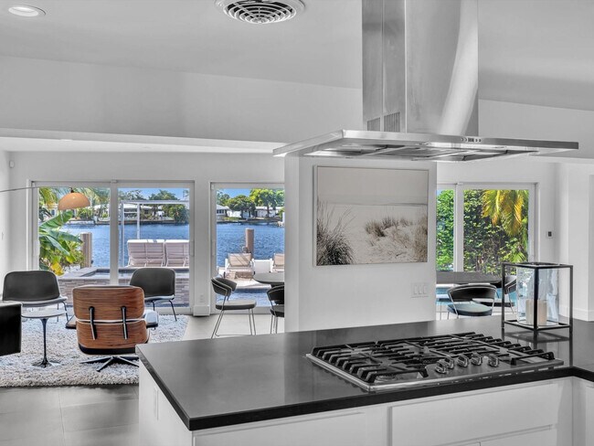 Building Photo - 1640 NE 43rd St