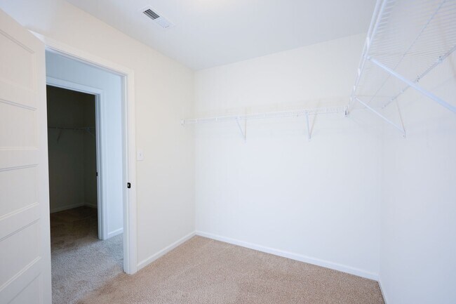 Building Photo - 245 Hollyhock Dr