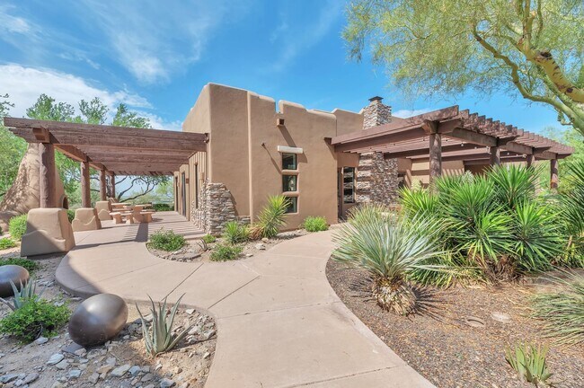 Building Photo - Beautiful 2-Bedroom Condo in Prime Scottsd...