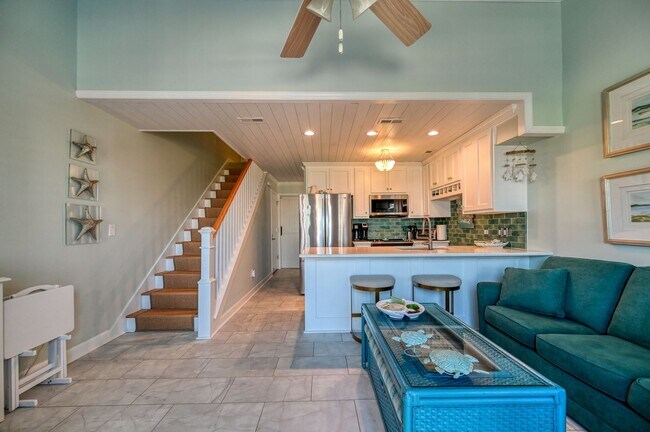 Building Photo - GORGEOUS FURNISHED OFF-SEASON RENTAL NOW AVAILABLE THROUGH MAY