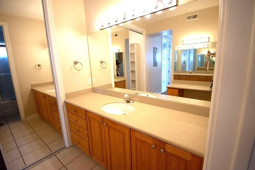 Building Photo - 272 W 400 N