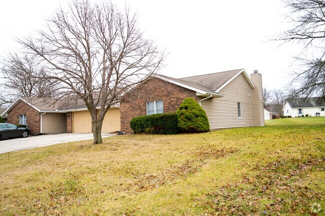 Building Photo - 146 Pierre Pl