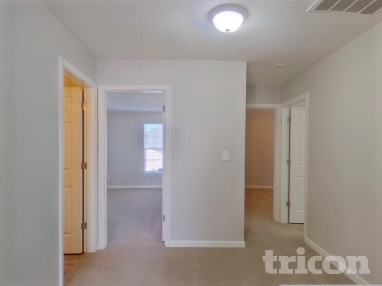 Building Photo - 8605 Appledale Dr