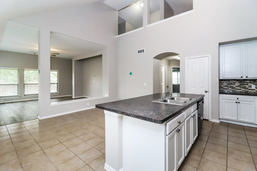 Building Photo - 540 Kerry St