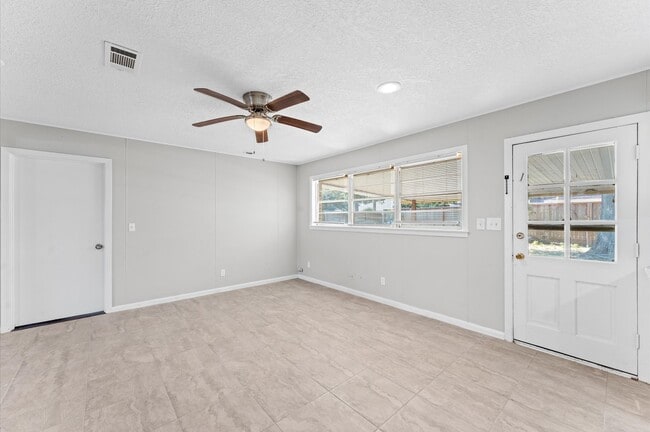 Building Photo - 314 Empress Dr