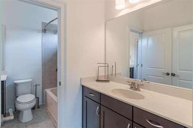 Building Photo - 829 Adler Ct