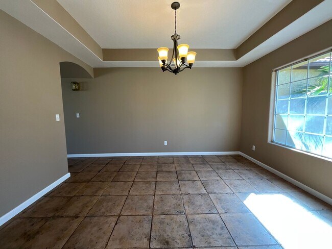 Building Photo - Spacious Four Bedroom Home in Figarden Loo...