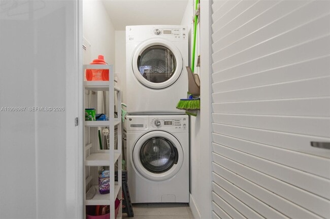 Building Photo - 1010 Brickell Ave