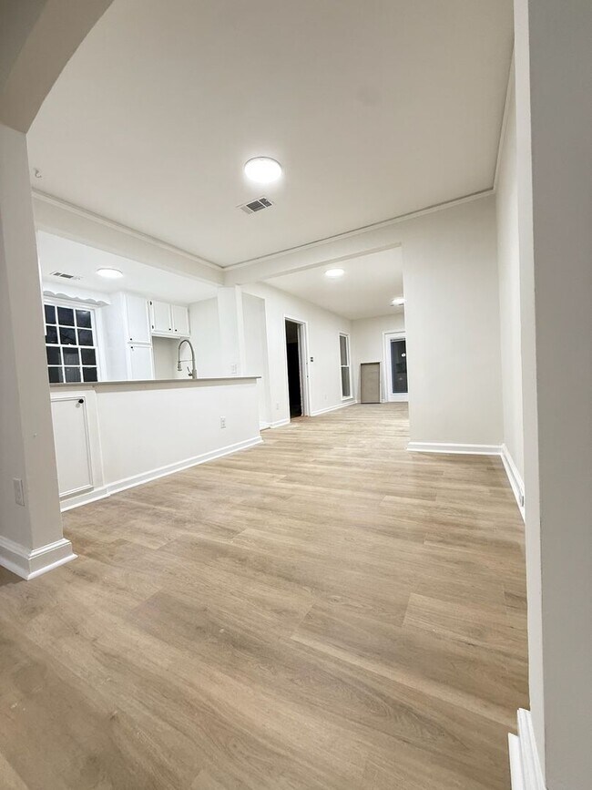 Building Photo - Fully Remodeled 3BR/2BA Home!