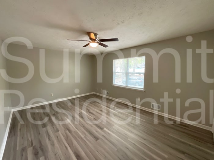 Building Photo - 5950 Stonewall Dr