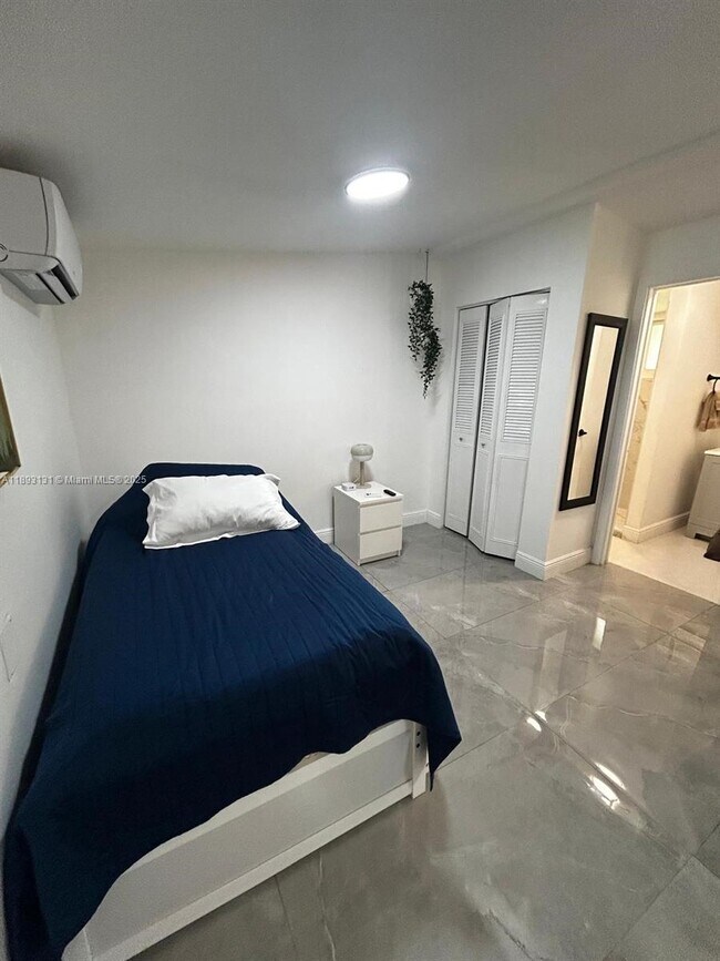 Building Photo - 1945 NW 33rd St