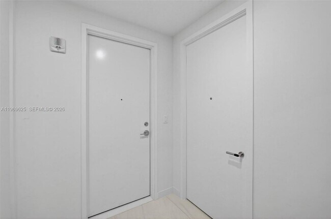 Building Photo - 900 N Ocean Blvd