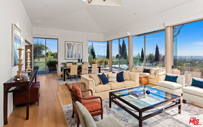 Building Photo - 1827 Westridge Rd