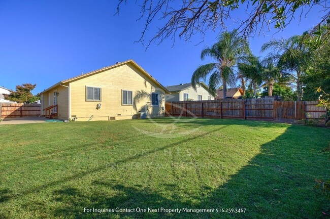 Building Photo - 3 bedroom, 2 bathrooms, 2 car garage