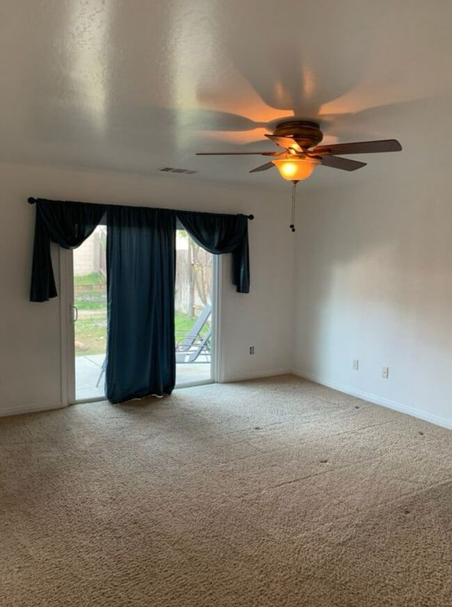 Building Photo - Beautiful and spacious 3 bedroom!