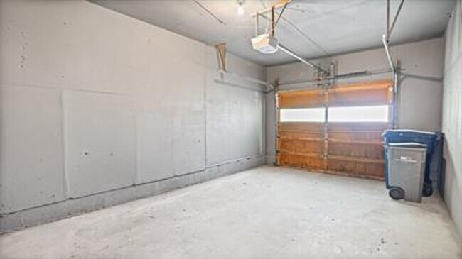 Building Photo - 10420/10422 E Mission Ave