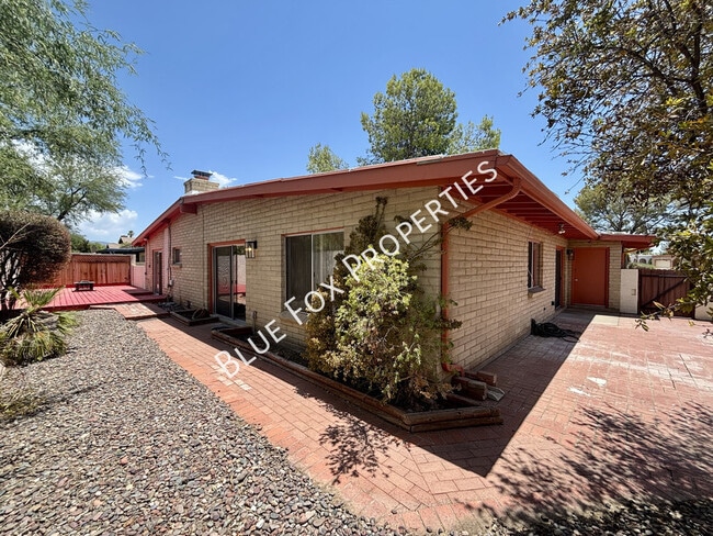 Building Photo - 7551 E La Cienega Dr